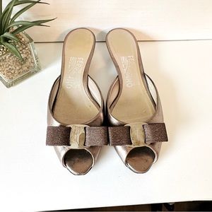 FERRAGAMO Mules Bronze Vara Bow Kitten Heel